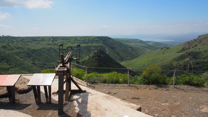 Gamlassa Golanilla oleva Katapultti, jollaisella roomalaiset ampuivat kivenmurikoita edessä olevalla kukkulalla olleeseen juutalaisasutukseen.