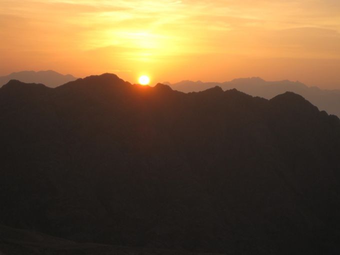 Seuraava päivä ja auringonnousu Salomonin vuoren takaa Kuva Ilkka Partanen