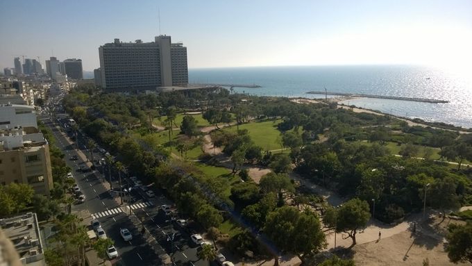 Tel Avivin hotellin Grand Beachin kattoterassilta oli upeat näkymät joka suuntaan. Lisää kuvia Jarmon linkin kautta. Kuva Jarmo Munck.