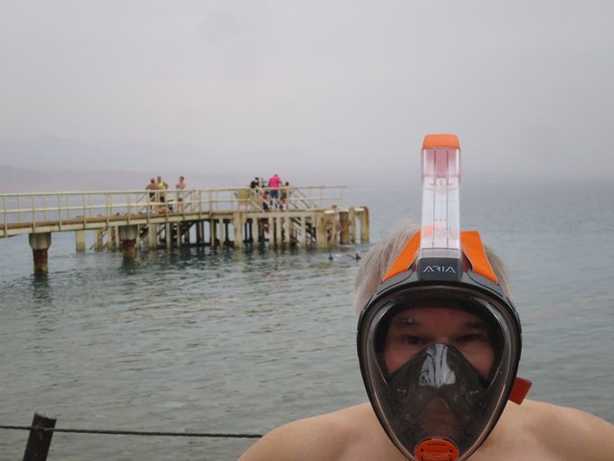 Arto esittelee uutta maskimallia. Kuva Arto Juvonen